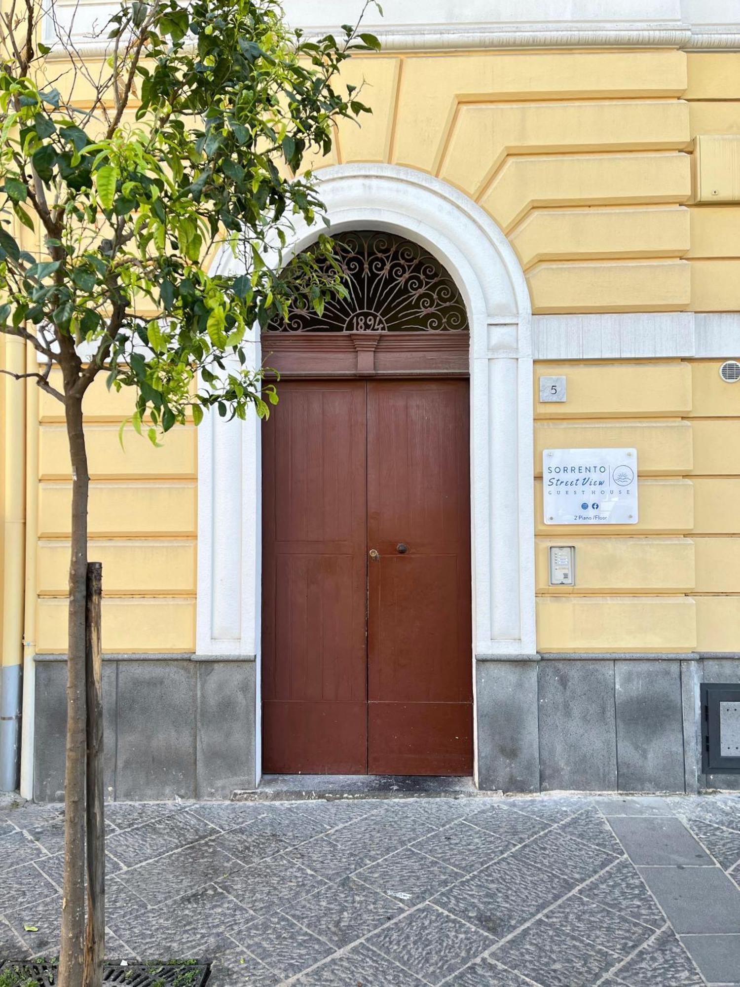 Отель Sorrento Street View Экстерьер фото