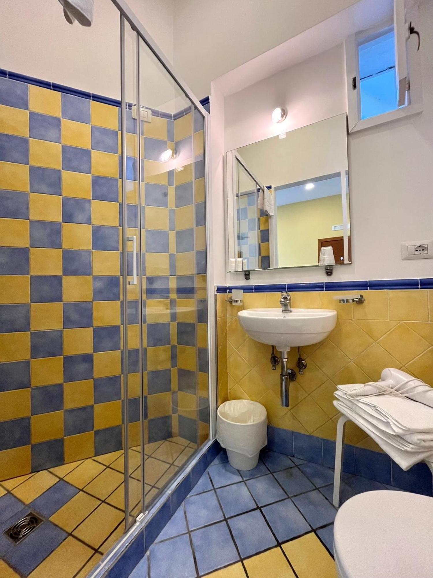 Отель Sorrento Street View Экстерьер фото